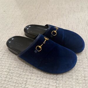 Gucci size 40 royal blue slip on mules velvet